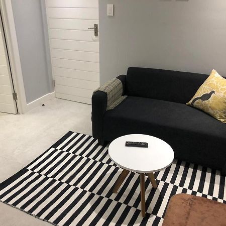 Private Bachelor Pad In Sea Point Apartamento Cidade Do Cabo Exterior foto