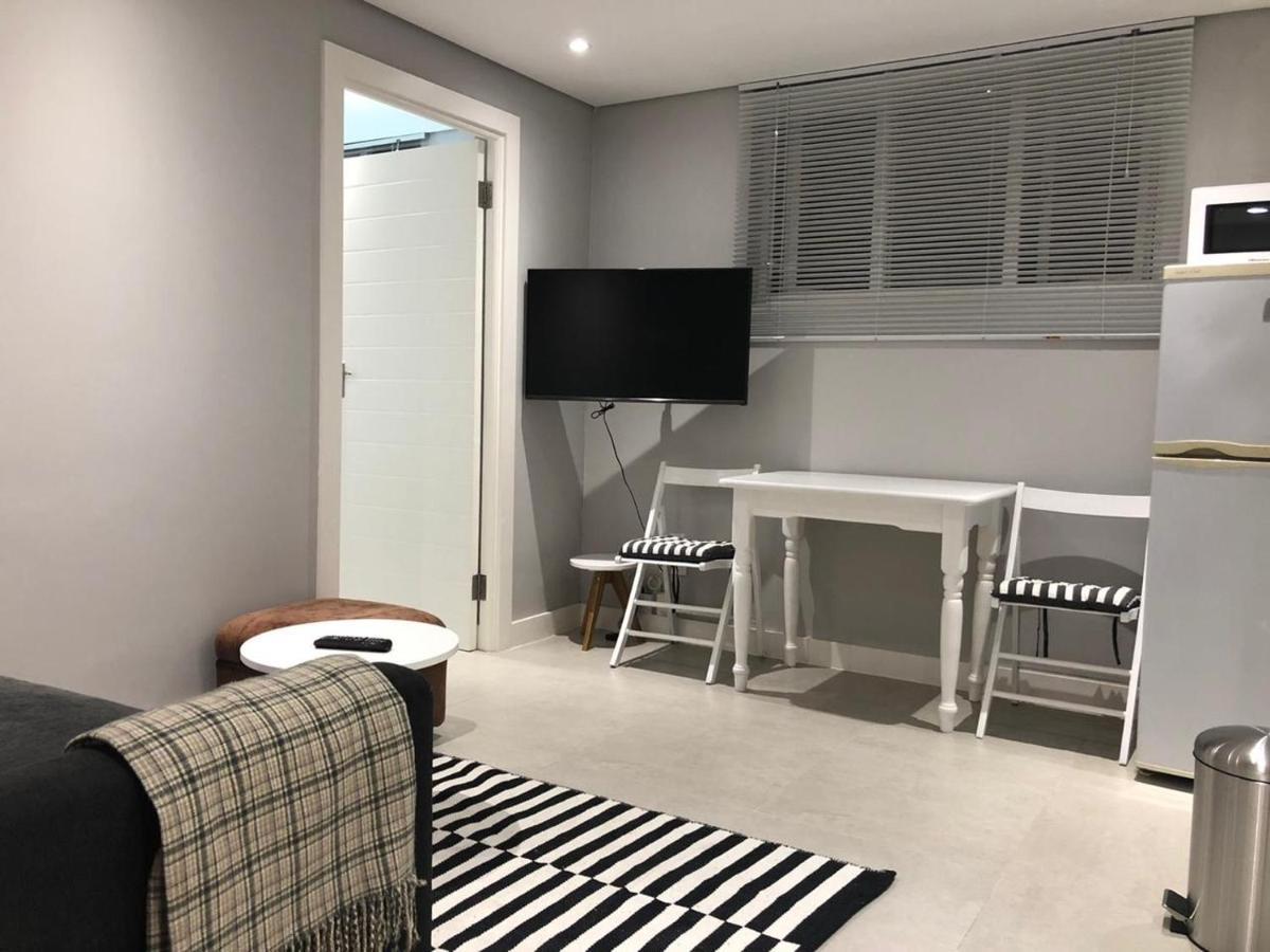 Private Bachelor Pad In Sea Point Apartamento Cidade Do Cabo Exterior foto