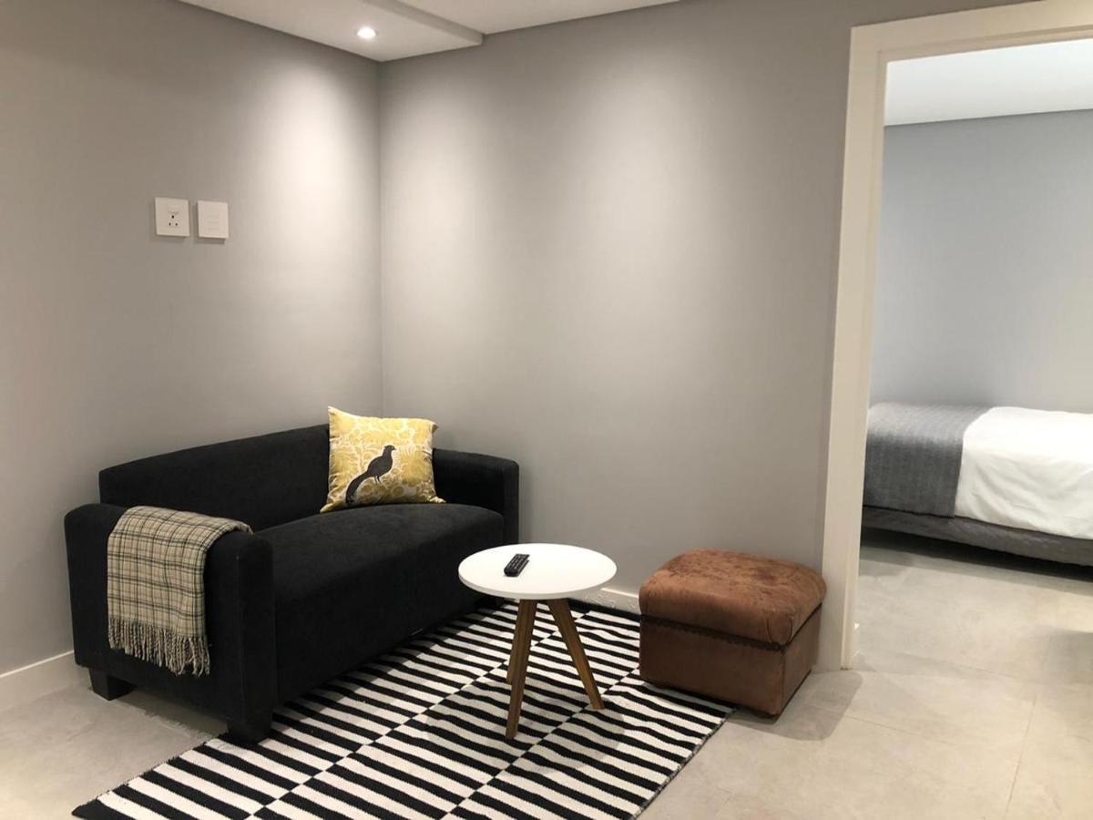 Private Bachelor Pad In Sea Point Apartamento Cidade Do Cabo Exterior foto