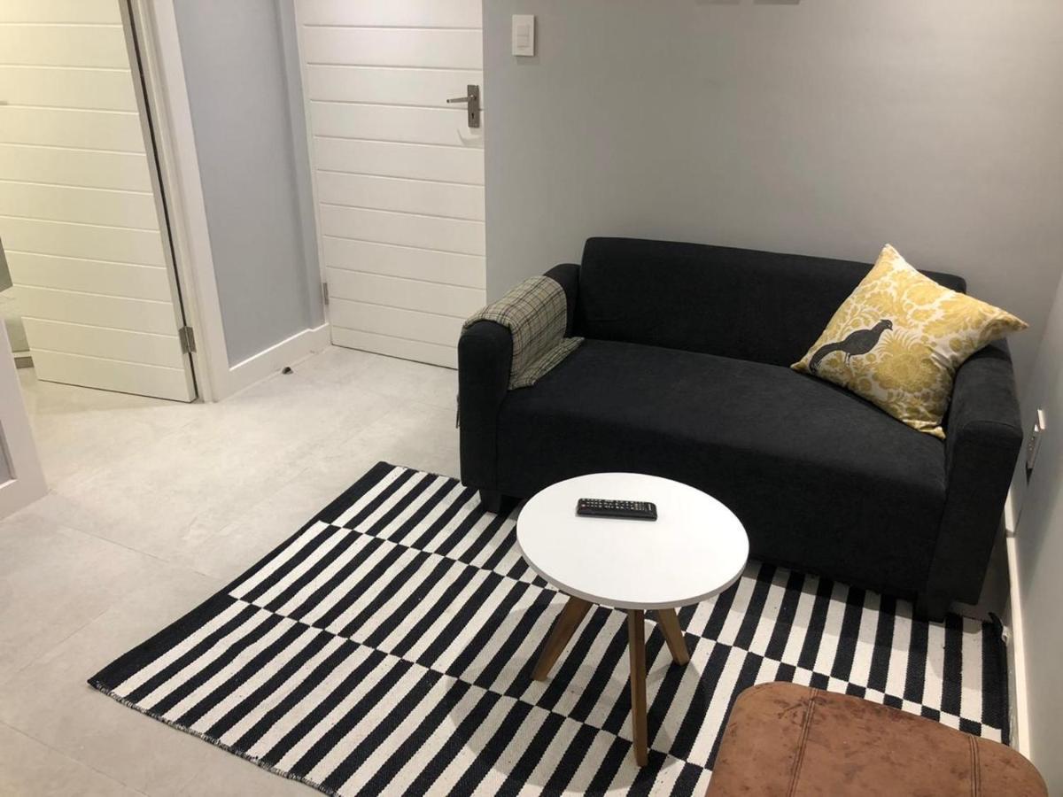Private Bachelor Pad In Sea Point Apartamento Cidade Do Cabo Exterior foto